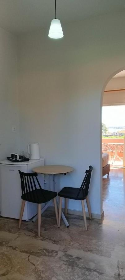 Alonaki Bay Apartment Halikounas ภายนอก รูปภาพ