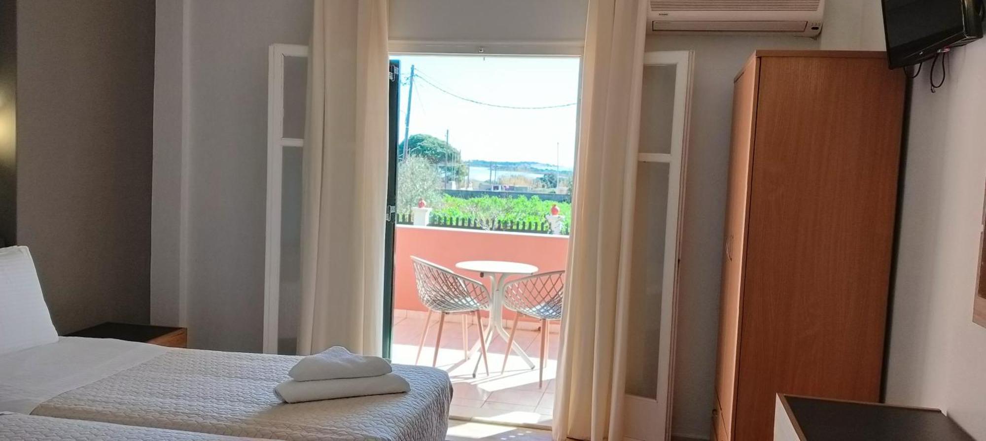 Alonaki Bay Apartment Halikounas ภายนอก รูปภาพ
