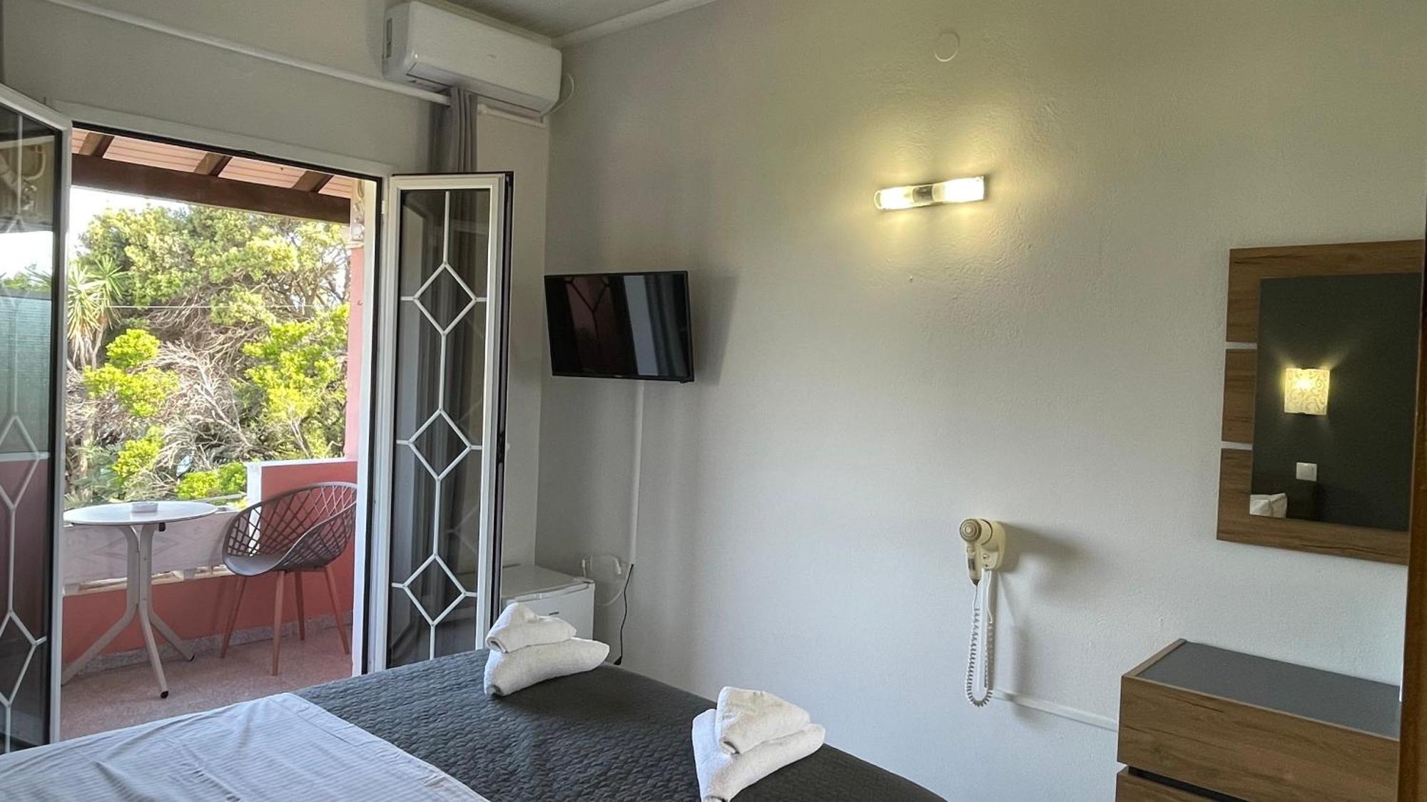 Alonaki Bay Apartment Halikounas ภายนอก รูปภาพ