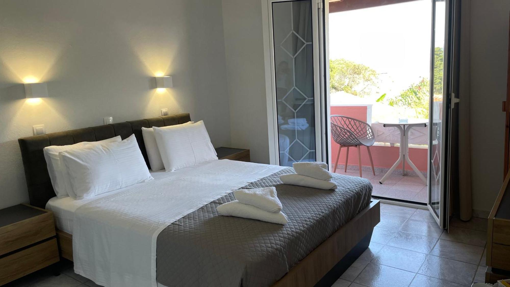 Alonaki Bay Apartment Halikounas ภายนอก รูปภาพ
